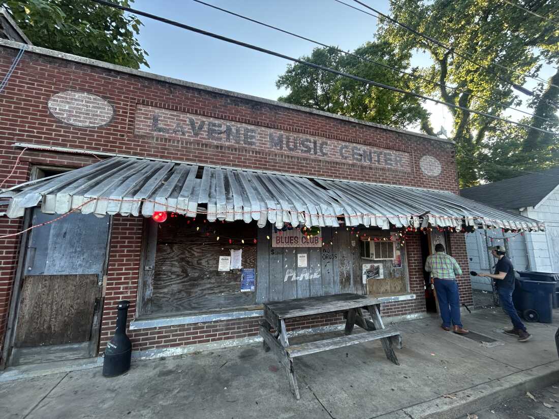 Red's in Clarksdale, Miss., keeps the spirit of the blues alive.