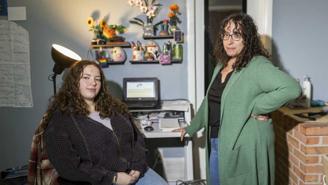 Ailsa Ostovitz, left, and her mother, Stephanie Rizk, at their home in the Maryland suburbs of Washington, D.C. In mid-November, Rizk met with Ostovitz’s teachers to discuss accusations that her daughter had used AI to do some of her schoolwork.