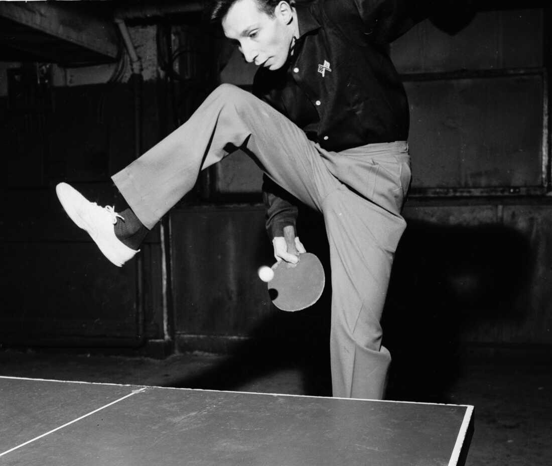 Marty Reisman demonstrates an under-the-leg trick shot in 1955.