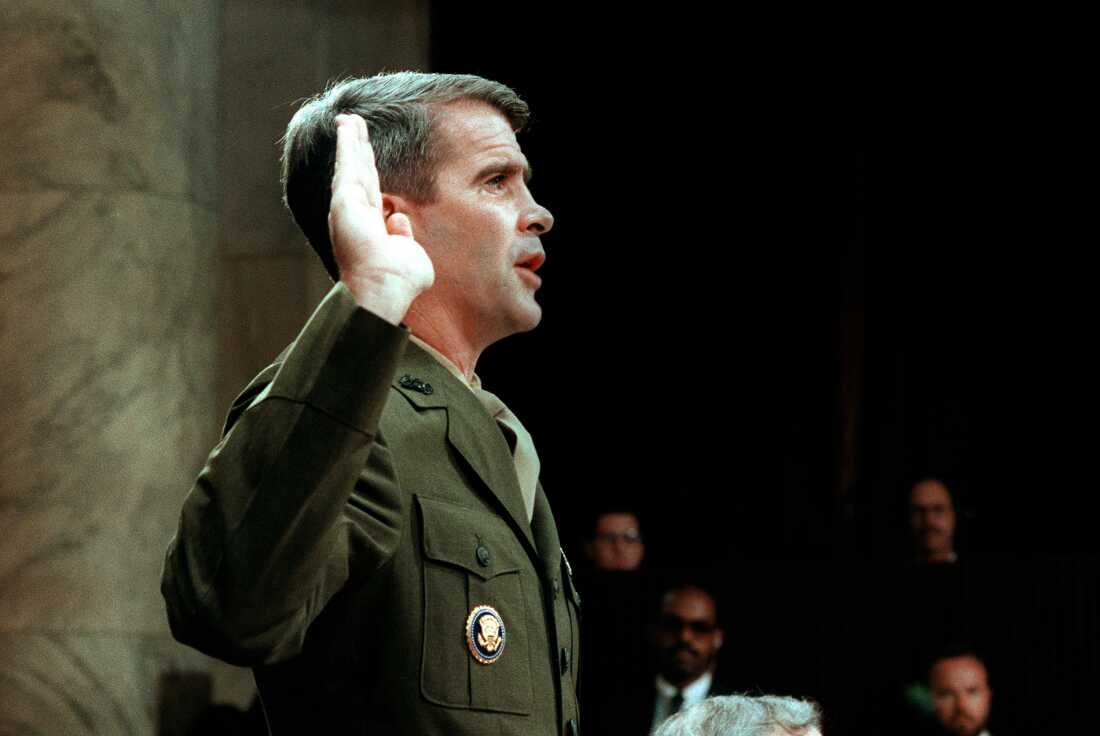 U.S. Army Lt. Col. Oliver North, former aide to National Security Adviser John Poindexter, is sworn in on July 7, 1987 before the House and Senate Foreign Affairs Committee hearing in Washington, D.C.