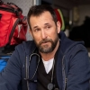 Noah Wyle plays Dr. Michael "Robby" Rabinovitch in The Pitt.