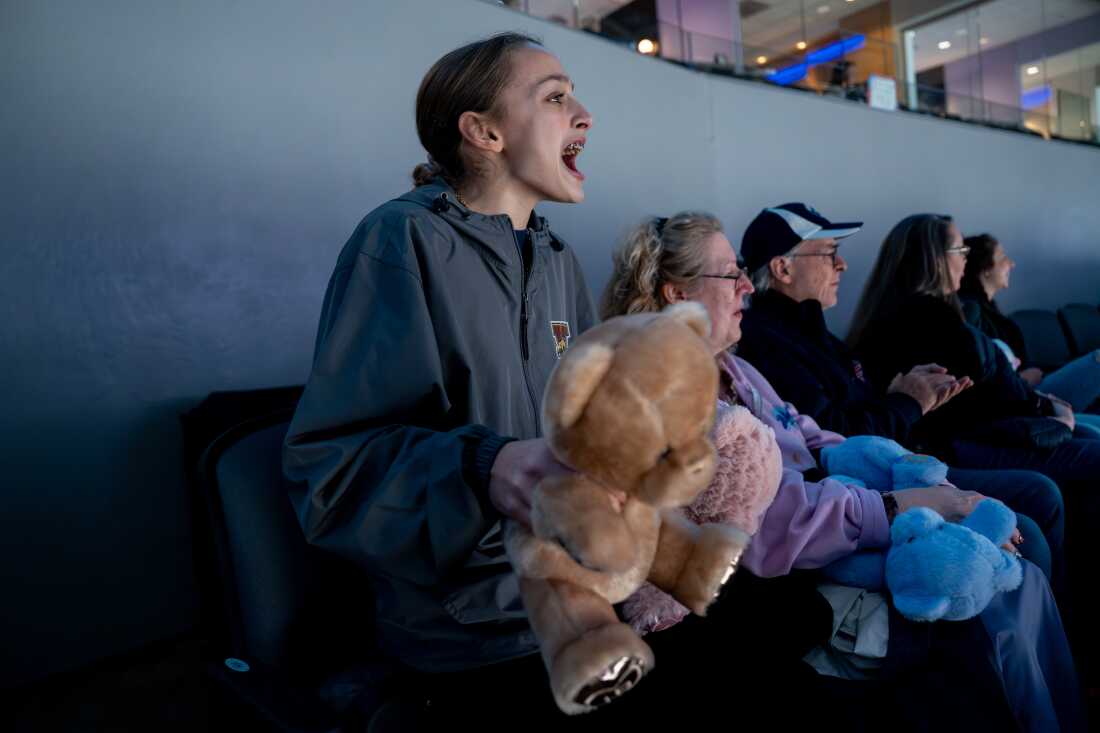 Alyse Ralph, 13, of Ann Arbor, Mich., cheers on Eva Pate and her skating coach Logan Bye as they compete in the ice dance competition during the 2026 U.S. Figure Skating Championships at the Enterprise Center on Thursday, Jan. 8, 2026, in St. Louis’ Downtown West neighborhood.