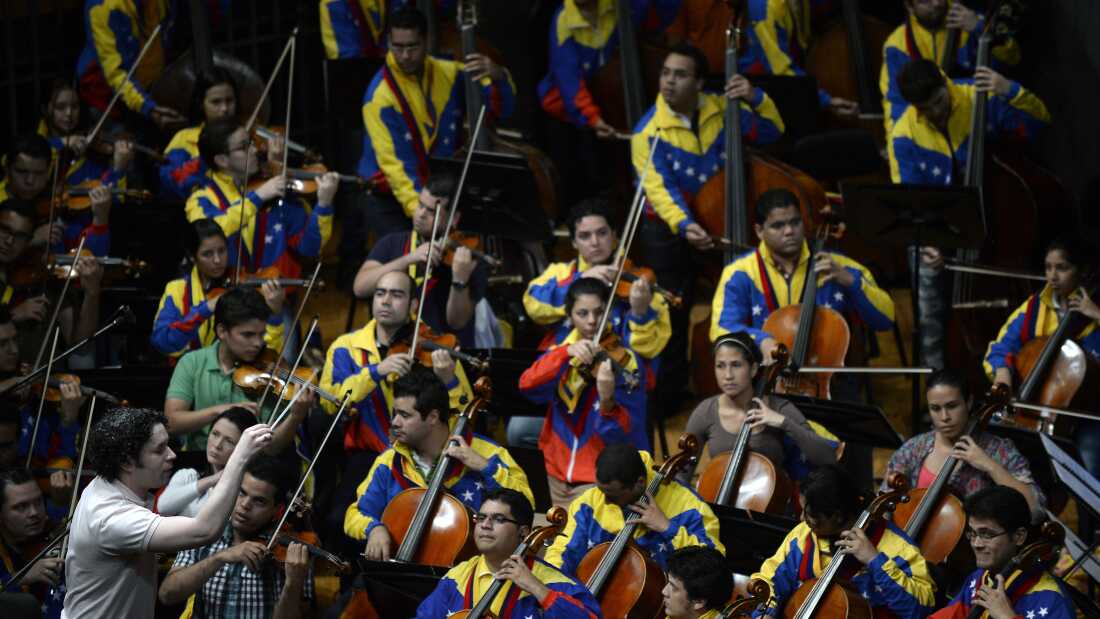 The Simón Bolívar Symphony Orchestra (SBSO). performing in 2013.