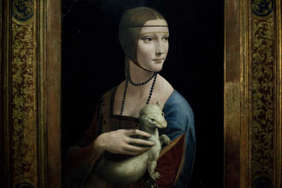 The painting "Lady with an Ermine" by Leonardo da Vinci, in which a woman holds a white stoat.